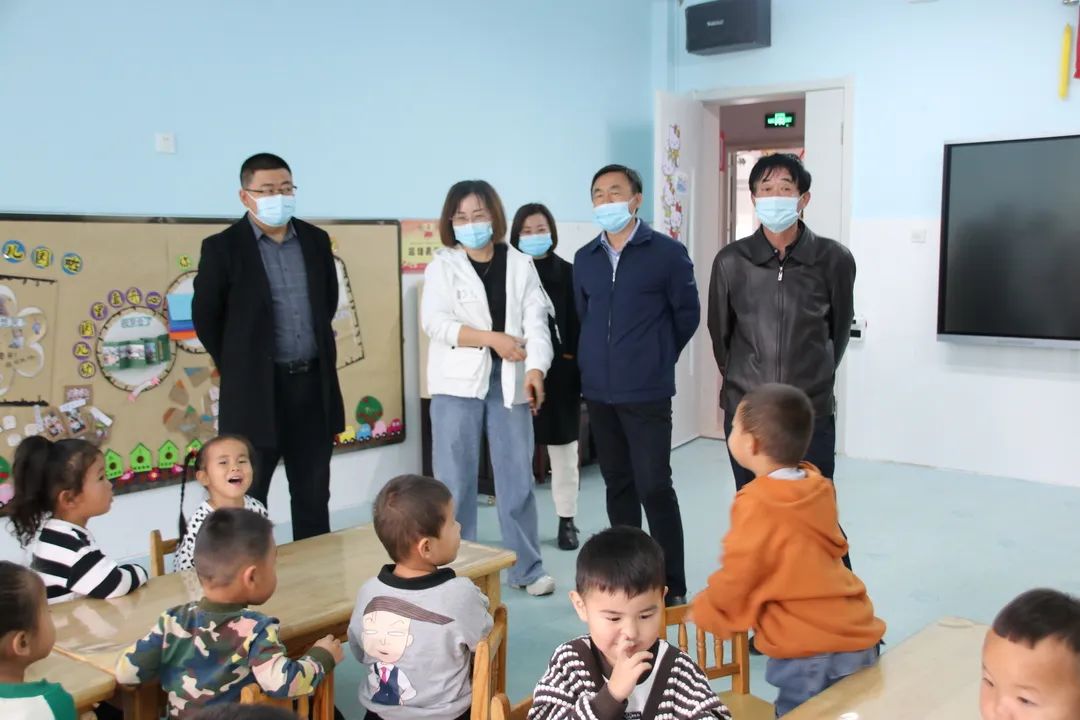 蒙古族幼儿园迎接上级领导检查疫情防控工作 2.jpg