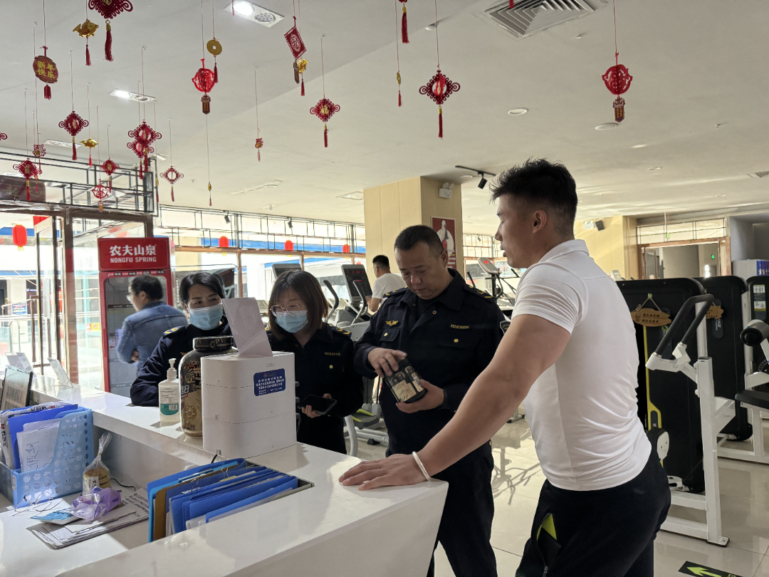 乌拉特中旗市场监督管理局开展休闲娱乐场所食品安全专项检查11.png