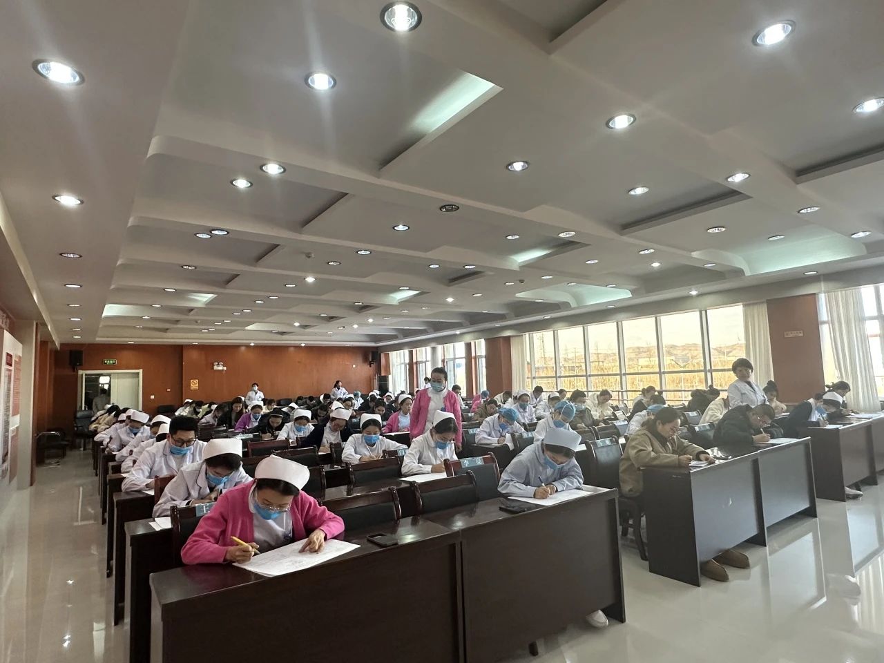 乌拉特中旗人民医院开展2025年护理人员续聘及新聘考试33.jpg