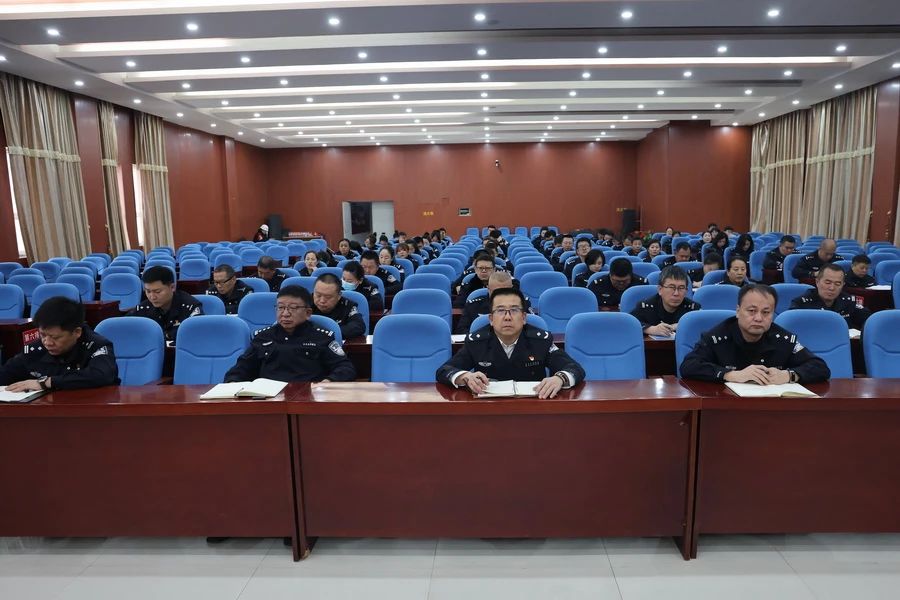 乌拉特中旗公安局学习贯彻习近平新时代中国特色社会主义思想 22.jpg