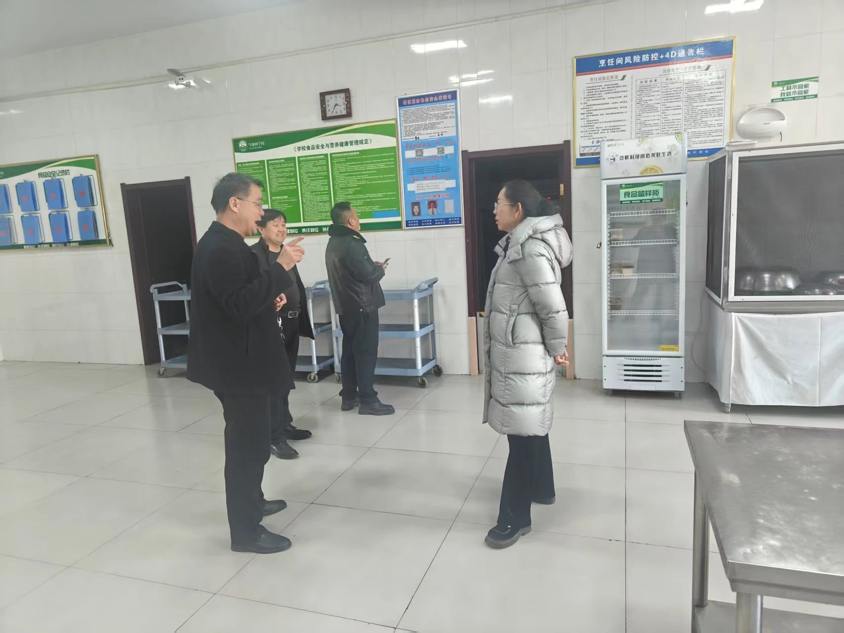 乌加河镇：开展校园食品安全专项检查 11.jpg