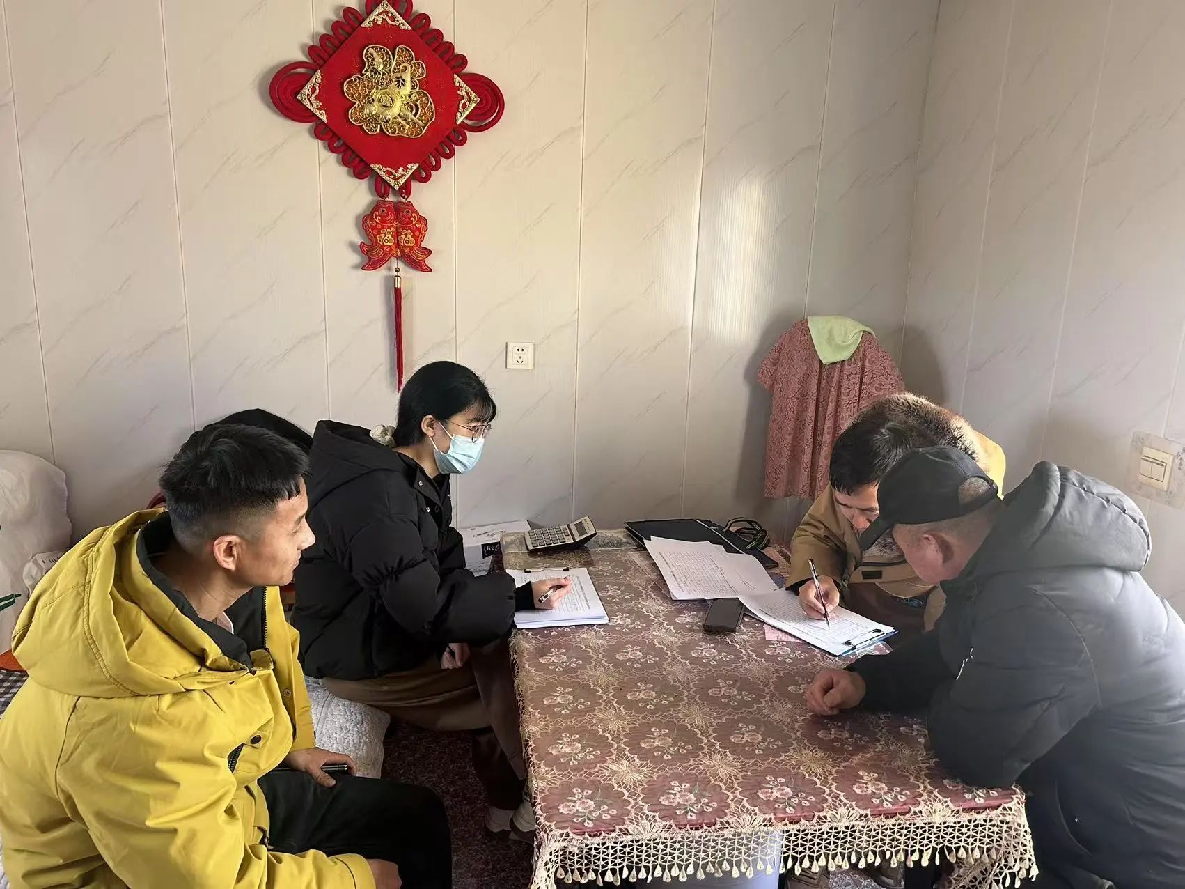 市统计局、旗统计局工作人员到乌加河镇联丰奋斗村开展化肥、农药使用情况调研工作 11.jpg