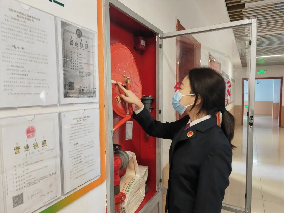 凝聚多方合力，检察官开展校园安全大排查 22.jpg
