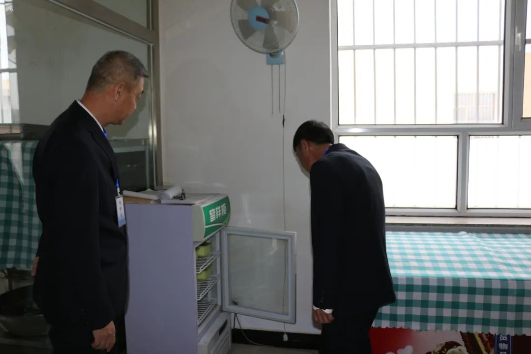 乌拉特中旗人民检察院对旗看守所开展安全大检查 33.jpg