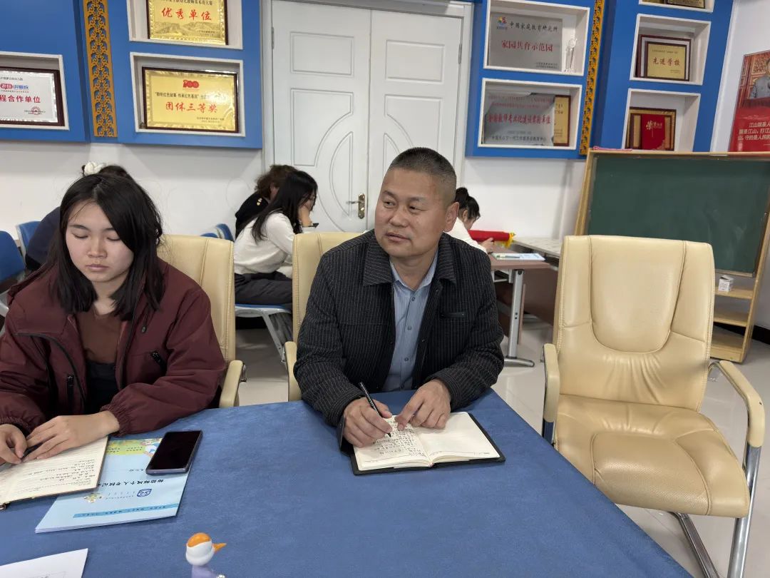 乌拉特中旗第二幼儿园安全工作会议暨食品安全专题培训 22.jpg